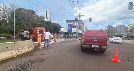 Moto teria avan&ccedil;ado sinal vermelho