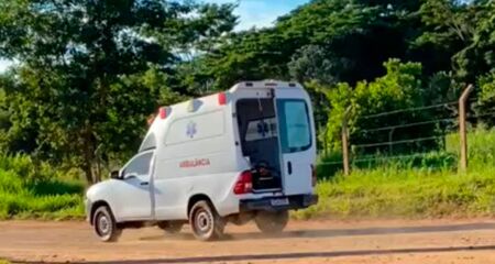 Ambul&acirc;ncia &eacute; flagrada rodando sem porta traseira em assentamento de Terenos 