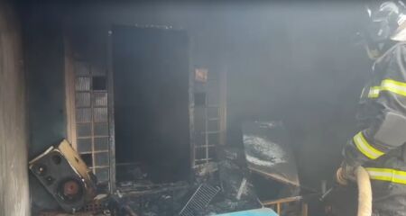 O inc&ecirc;ndio aconteceu no final da manh&atilde; de hoje