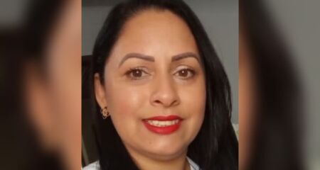 A mulher morreu no domingo (12), v&iacute;tima de feminic&iacute;dio, e foi v&iacute;tima novamente, mesmo depois de morta 