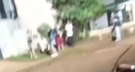 Os t&eacute;cnicos estariam trabalhando no momento em que o ve&iacute;culo foi invadido por 'n&oacute;ias' e levado