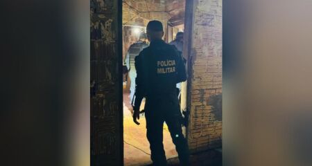 Suspeito fugiu da resid&ecirc;ncia depois do crime