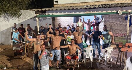 Grupo que se re&uacute;ne &agrave;s quintas-feiras celebra anivers&aacute;rio amigo no Tarum&atilde;