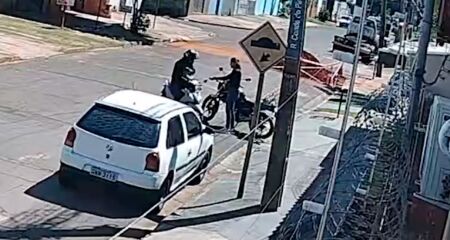 Depois do crime, a v&iacute;tima ficou em desespero no local