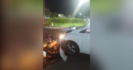 O motociclista n&atilde;o resistiu &agrave; colis&atilde;o e morreu no local do acidente