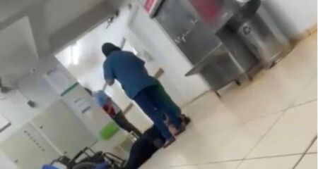 Imagens gravadas mostram pacientes indignados com a situa&ccedil;&atilde;o 