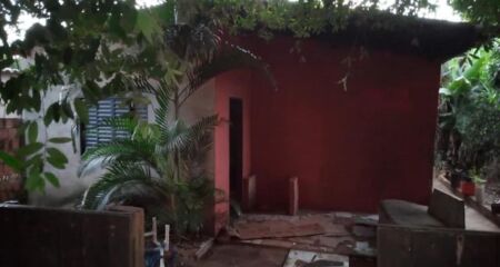 O inc&ecirc;ndio come&ccedil;ou em um dos quartos da resid&ecirc;ncia, mas foi contido antes que se espalhasse para os demais c&ocirc;modos 