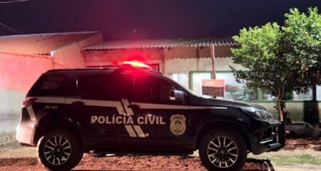 V&iacute;tima foi achada sobre a cama com ferimentos na nuca e cabelos arrancados na tarde de quinta-feira; companheiro alegou causas naturais