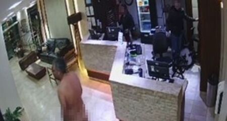 O autor dos crimes tamb&eacute;m atacou agentes policiais que foram ao hotel ap&oacute;s den&uacute;ncias 