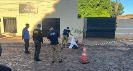 Corpo da v&iacute;tima foi achado por moradores no bairro General Genes