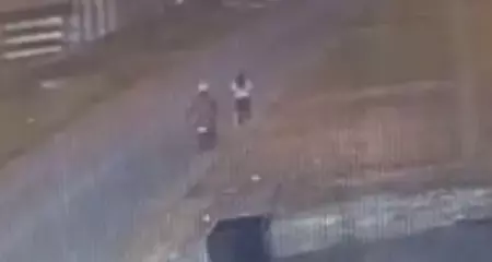 O suspeito &eacute; um motociclista que aproveitou a vulnerabilidade da v&iacute;tima para cometer o crime