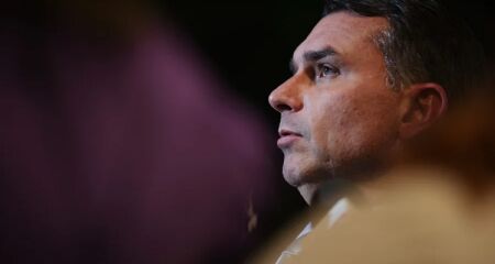 Perfis suspeitos se dizem comunistas 