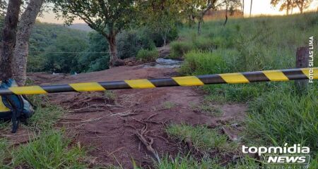 As equipes trabalhavam na base do barranco no momento do deslizamento