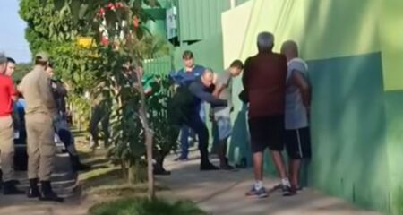 Houve p&acirc;nico em frente de escola 