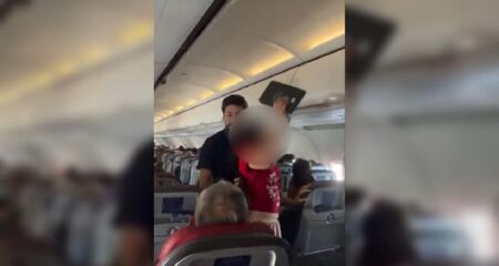 A menina decidiu come&ccedil;ar a pregar ap&oacute;s instabilidade do avi&atilde;o durante o voo