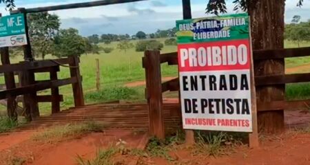 Placa contra petistas em fazenda de Nioaque viraliza