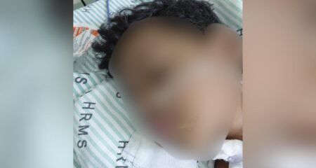A crian&ccedil;a est&aacute; h&aacute; quase dois meses internada 