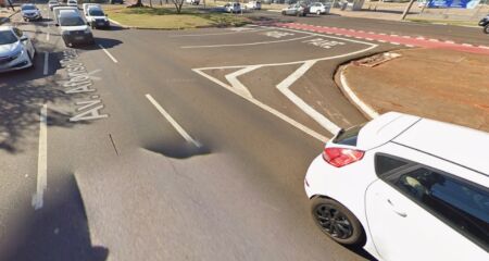 O casal encontrou o suspeito queimando um entulho na rua