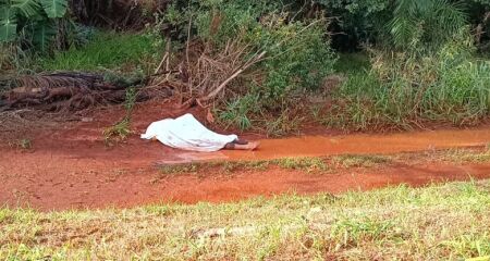 O corpo do homem foi encontrado em uma estrada de terra ao lado da BR-163