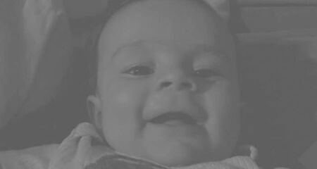 O pequeno estava sendo cuidado por uma familiar enquanto a m&atilde;e trabalhava; ela lamentou o ocorrido nas redes sociais 
