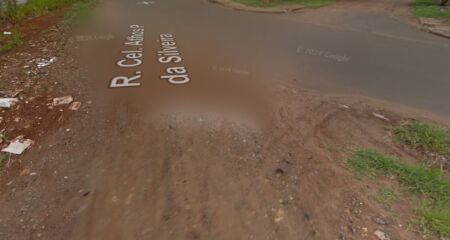 Motorista b&ecirc;bado entra em discuss&atilde;o por urinar na rua e bate em carro de fam&iacute;lia no S&atilde;o Conrado