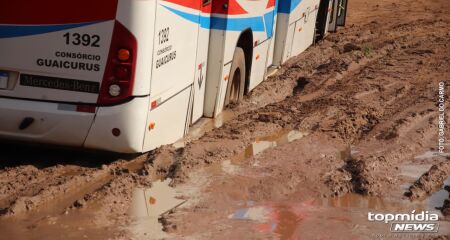 Um morador afirmou que n&atilde;o h&aacute; obras de drenagem ou pavimenta&ccedil;&atilde;o h&aacute; pelo menos cinco anos