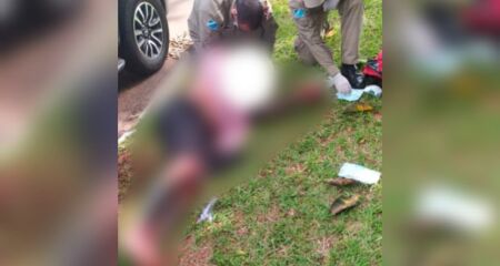 Em 2021, ele foi baleado no rosto por um policial rodovi&aacute;rio federal ao ser pego com a mulher do agente em um motel