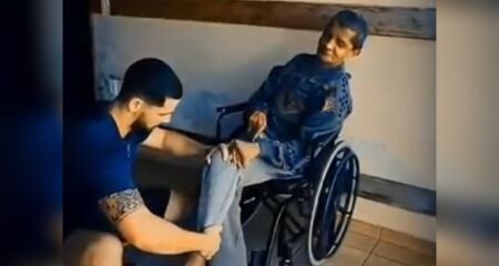 Ele est&aacute; fazendo acompanhamento para recupera&ccedil;&atilde;o muscular ap&oacute;s uma doen&ccedil;a causar atrofia em suas pernas