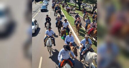 Parque do Pe&atilde;o do CLC sedia evento que inclui disputas tradicionais com premia&ccedil;&otilde;es em ve&iacute;culos, cavalgada e modalidades de corrida