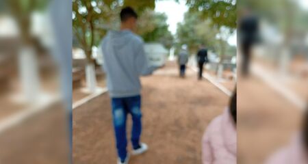 O caix&atilde;o da crian&ccedil;a foi carregado pelo pai