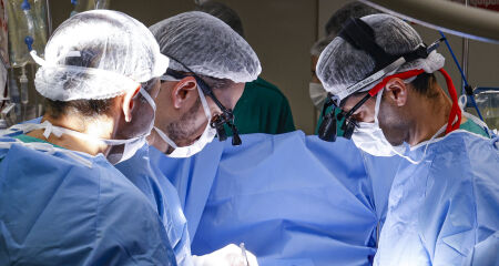 Com mais de 50 procedimentos realizados, a institui&ccedil;&atilde;o atinge maturidade t&eacute;cnica para casos de alta complexidade e responde por at&eacute; 30% das cirurgias infantis no estado, eliminando a necessidade de migra&ccedil;&atilde;o para grandes centros