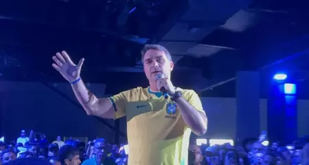 Flávio Bolsonaro, pré-candidato à presidência pelo PL, já havia recentemente defendido o Bolsa Família, programa criado por Lula (PT)