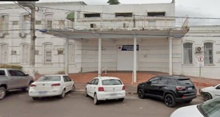 O homem foi rendido ap&oacute;s aceitar dar carona para um colegas de alojamento 