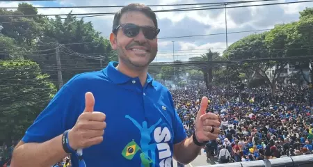 O advogado-geral da Uni&atilde;o foi &agrave; 34&ordf; Marcha para Jesus, que ocorre nesta quinta (4), em S&atilde;o Paulo, a pedido do presidente Lula
