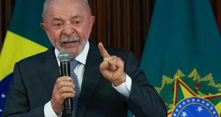 Lula abre vantagem na corrida eleitoral 