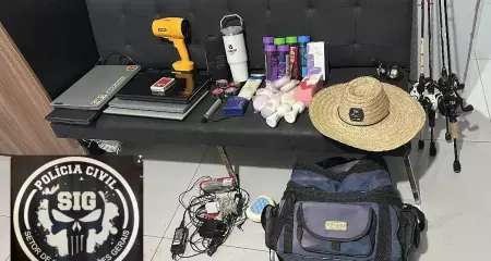 Foram encontradas com os itens nas proximidades de um balneário