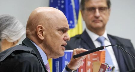 Bolsonaro admitiu ter arma em casa