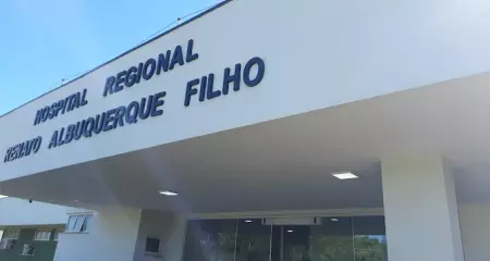 Mulher e criança foram levadas ao hospital