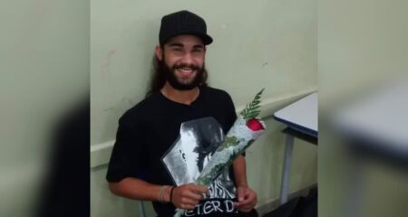 Gabriel Tolvay Carneiro seguia pela Avenida Senador Ant&ocirc;nio Mendes Canale quando perdeu o controle da motocicleta e se acidentou