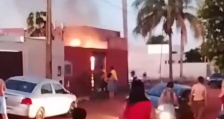 C&atilde;es do casal estariam dentro do im&oacute;vel, mas Corpo de Bombeiros n&atilde;o encontraram os animais