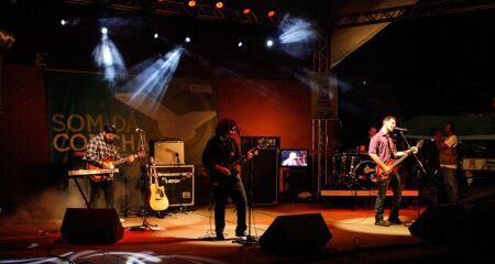 Motivada pelos f&atilde;s, musicos retomam atividades com apresenta&ccedil;&atilde;o especial