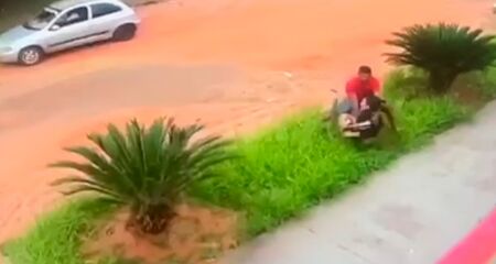 Imagens de c&acirc;meras de seguran&ccedil;a flagraram a a&ccedil;&atilde;o em plena luz do dia