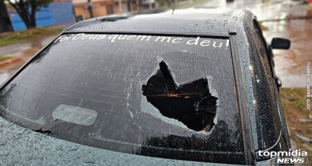 Frase adesivada no Ford Versailles de Claudio contrasta com a atitude extrema registrada na madrugada deste domingo