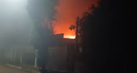 Militares conseguiram evitar que as chamas se espalhassem por todo o imóvel