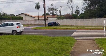 O motociclista seguia no corredor entre carros durante congestionamento