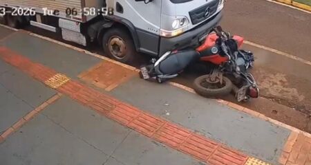 Ve&iacute;culos estavam estacionados quando ocorreu a colis&atilde;o 