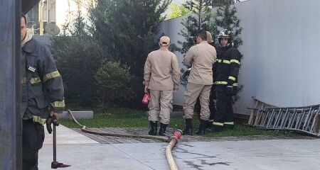 Moradora da casa precisou sair &agrave;s pressas ao perceber fuma&ccedil;a vindo do aparelho