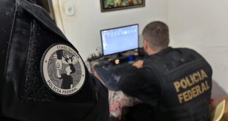 A Pol&iacute;cia Federal apreendeu os equipamentos eletr&ocirc;nicos que estavam em posse do suspeito