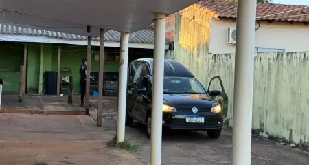 O corpo foi localizado por familiares por volta das 15h
