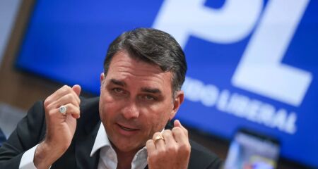 Senador chega &agrave; conven&ccedil;&atilde;o deste s&aacute;bado (25/7) com Centr&atilde;o distante. Milei e Tarc&iacute;sio est&atilde;o confirmados; Michelle n&atilde;o deve participar
